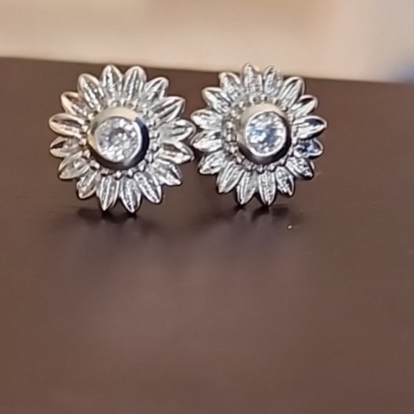 SUNFLOWER 925 Stud Earrings with  Simulated Diamond - Picture 2 of 10